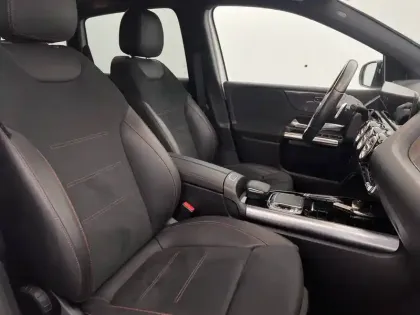 Photo 49 Mercedes Classe B  180 d 7G-DCT