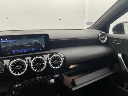 Photo 27 Mercedes Classe A  200 7G-DCT