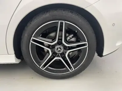 Photo 16 Mercedes Classe A  200 7G-DCT