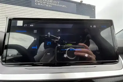 Photo 15 Peugeot 208  Hybrid 110 e-DCS6