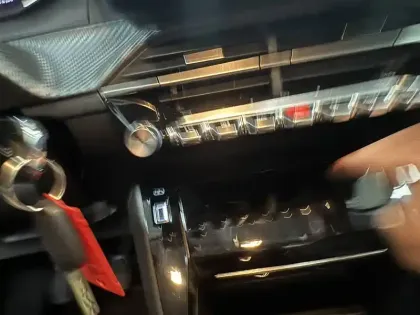 Photo 12 Peugeot 208  PureTech 100 S&S BVM6