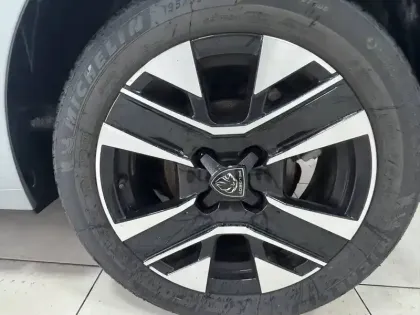 Photo 1 Peugeot 208  PureTech 100 S&S BVM6