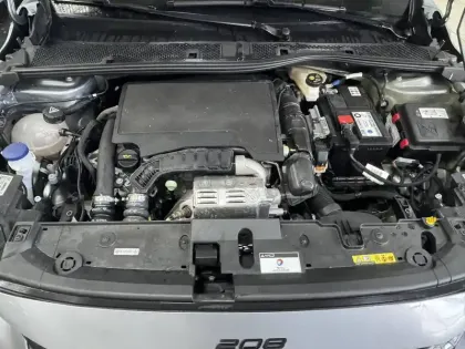 Photo 29 Peugeot 208  PureTech 100 S&S BVM6