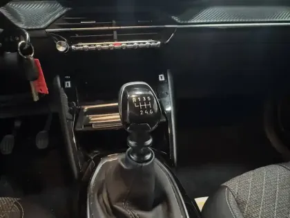 Photo 14 Peugeot 208  PureTech 100 S&S BVM6