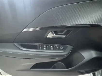 Photo 9 Peugeot 208  PureTech 100 S&S BVM6