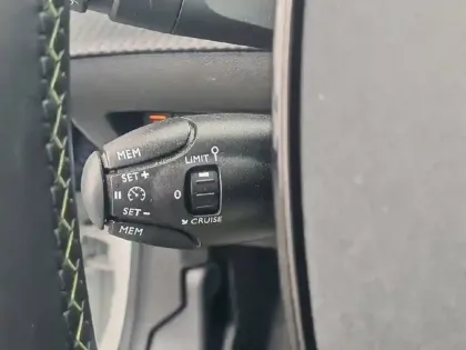 Photo 19 Peugeot 208  BlueHDi 100 S&S BVM6