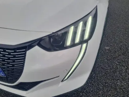 Photo 15 Peugeot 208  BlueHDi 100 S&S BVM6