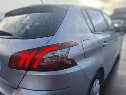 Photo 14 Peugeot 308  PureTech 110ch S&S BVM6