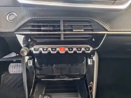 Photo 18 Peugeot 208  Electrique 50 kWh 136ch