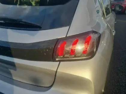 Photo 16 Peugeot 208  Electrique 50 kWh 136ch