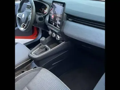 Photo 23 Renault Clio  E-Tech full hybrid 145