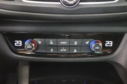 Photo 27 Opel Insignia  Grand Sport 1.6 Diesel 136 ch