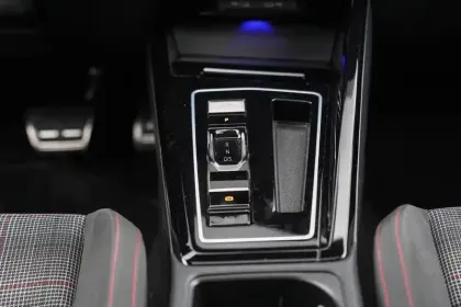 Photo 21 Volkswagen Golf Gén. VIII Ph2 GTI 5