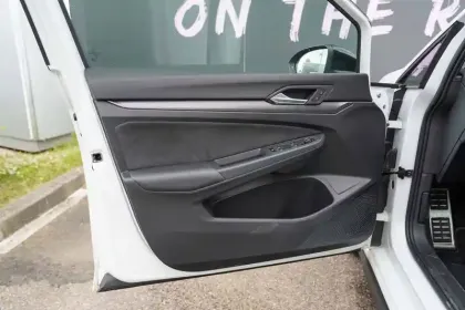 Photo 15 Volkswagen Golf Gén. VIII Ph2 GTI 5