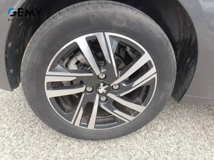 Photo 17 Peugeot 208  PureTech 100 S&S EAT8