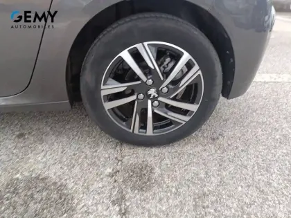 Photo 10 Peugeot 208  PureTech 100 S&S EAT8