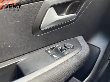 Photo 23 Peugeot 208  Electrique 50 kWh 136ch