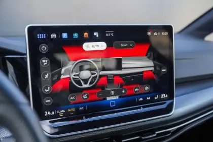 Photo 32 Volkswagen Golf  1.5 eTSI EVO2 150 DSG7