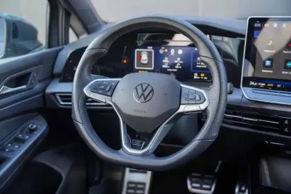 Photo 20 Volkswagen Golf  1.5 eTSI EVO2 150 DSG7