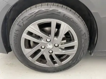Photo 16 Peugeot 208  PureTech 100 S&S BVM6