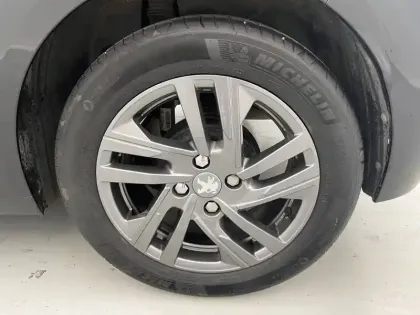 Photo 15 Peugeot 208  PureTech 100 S&S BVM6