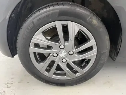 Photo 18 Peugeot 208  PureTech 100 S&S BVM6