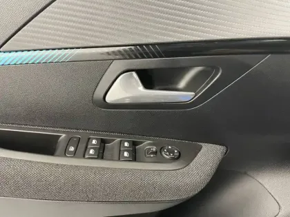 Photo 27 Peugeot 208  Electrique 50 kWh 136ch