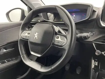 Photo 31 Peugeot 208  PureTech 100 S&S BVM6