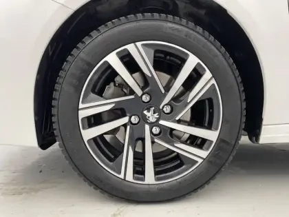 Photo 17 Peugeot 208  PureTech 100 S&S BVM6