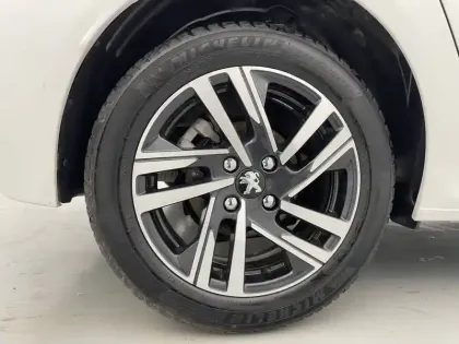 Photo 18 Peugeot 208  PureTech 100 S&S BVM6