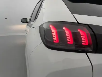 Photo 29 Peugeot 208  PureTech 100 S&S BVM6