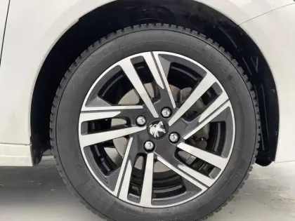 Photo 16 Peugeot 208  PureTech 100 S&S BVM6