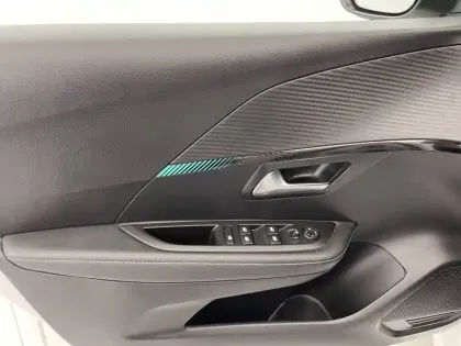 Photo 24 Peugeot 208  PureTech 100 S&S BVM6