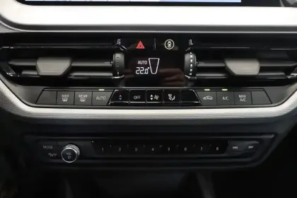 Photo 23 BMW Serie 1 116d 116 ch DKG7