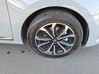 Photo 8 Renault Clio  E-Tech full hybrid 145