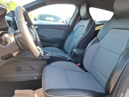 Photo 17 Renault Clio  E-Tech full hybrid 145