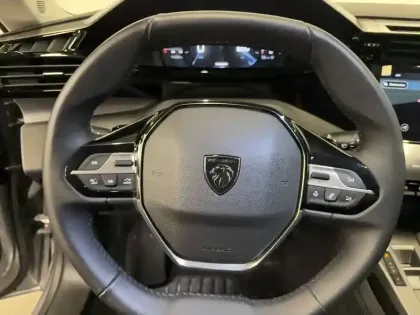 Photo 30 Peugeot 308  PureTech 130ch S&S EAT8