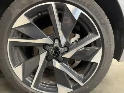 Photo 33 Peugeot 308  PureTech 130ch S&S EAT8