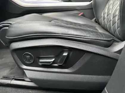 Photo 28 Audi Q8  55 TFSI e 381 Tiptronic 8 Quattro