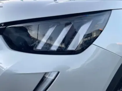 Photo 10 Peugeot 2008  PureTech 155 S&S EAT8