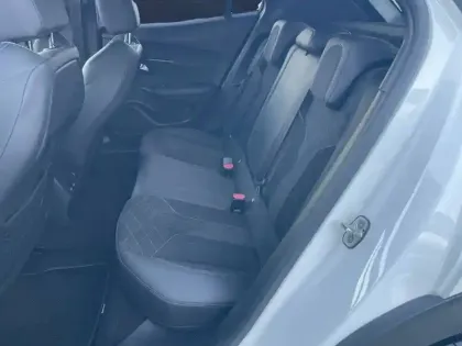 Photo 14 Peugeot 2008  PureTech 155 S&S EAT8