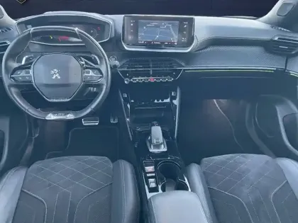 Photo 12 Peugeot 2008  PureTech 155 S&S EAT8