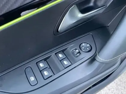 Photo 27 Peugeot 2008  PureTech 155 S&S EAT8