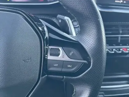 Photo 26 Peugeot 2008  PureTech 155 S&S EAT8