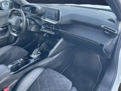 Photo 17 Peugeot 2008  PureTech 155 S&S EAT8