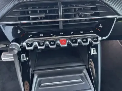 Photo 22 Peugeot 2008  PureTech 155 S&S EAT8