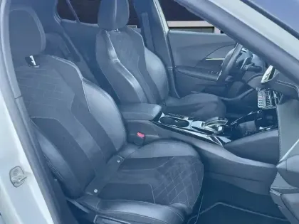 Photo 18 Peugeot 2008  PureTech 155 S&S EAT8