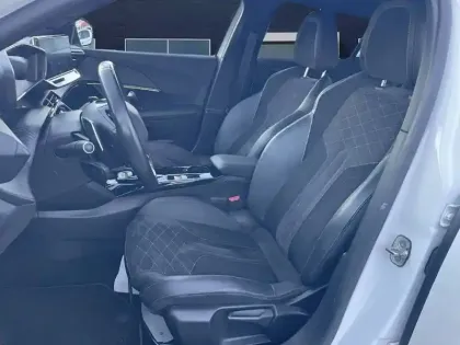 Photo 13 Peugeot 2008  PureTech 155 S&S EAT8