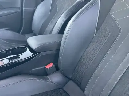 Photo 19 Peugeot 2008  PureTech 155 S&S EAT8