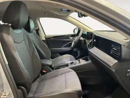 Photo 10 Volkswagen Tiguan  1.5 eTSI 131ch DSG7